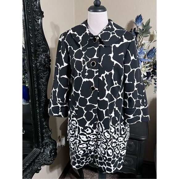 Carmen Black & White Animal Print 3/4 Swing Coat Size Medium - Picture 1 of 4
